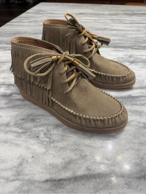 UGH Caleb fringe wedge booties/mouse grey/nubuck leather/women’s size 6